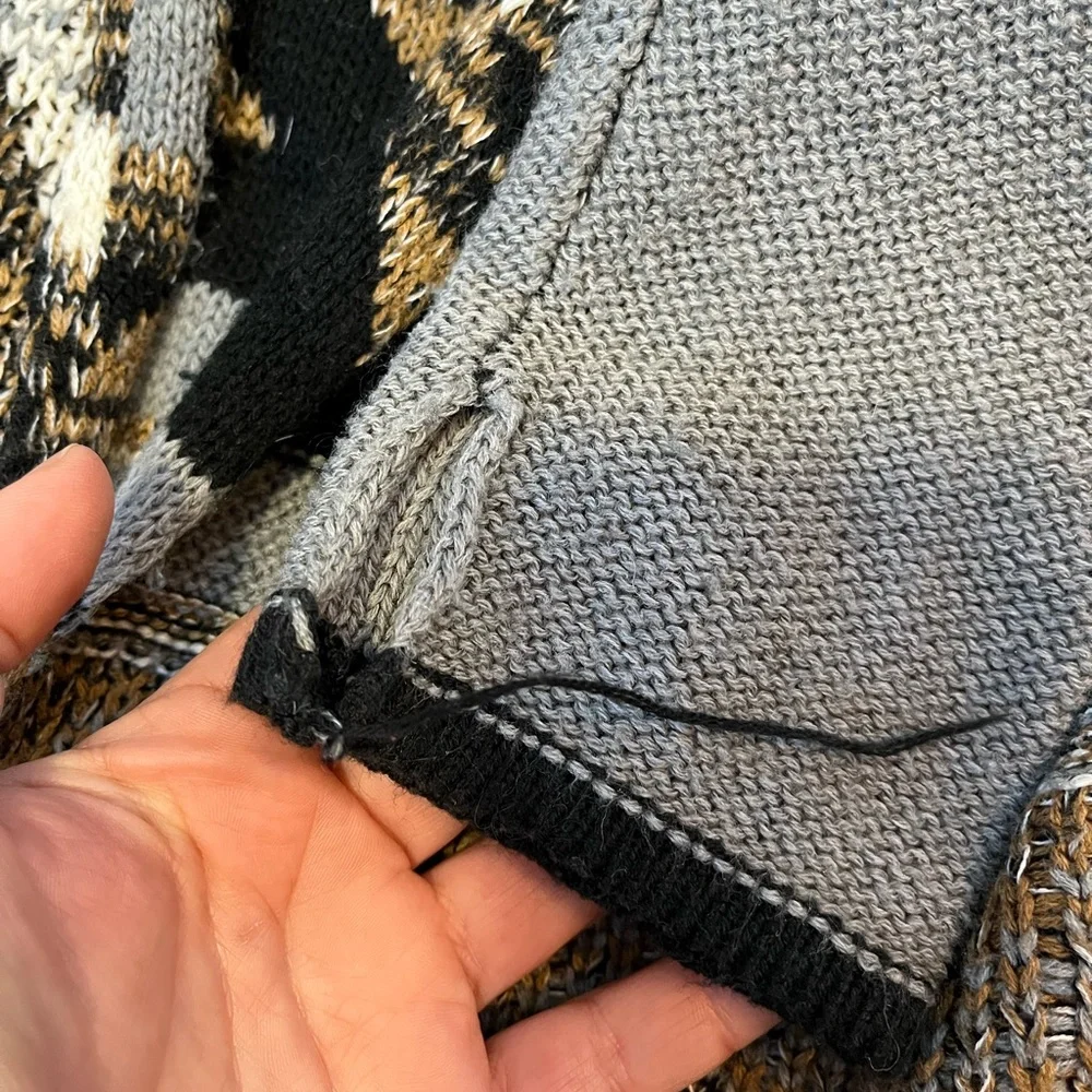 Patterned Cardigan Size Large - Picture 7 of 7